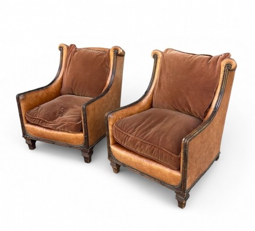 Paire fauteuils cuir à - de,