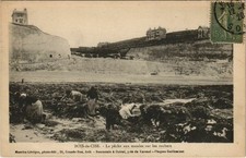 Old postcard Bois-de-CISE La Peche aux moules (19148)