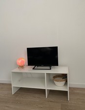 meuble tv blanc IKEA  BAGGEBO