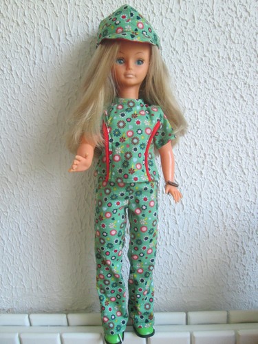 Nouvelle tenue pour cathie - nouvelle,