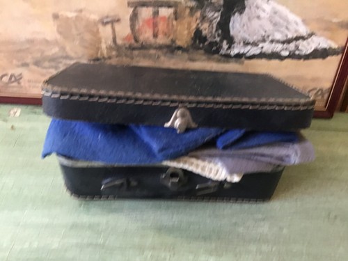 Valise avec trousseau ancien - valise,
