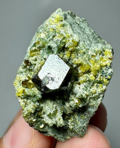 Cristal grenat andradite - cristal,