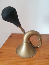 Ancien klaxon d'automobile en