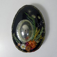 miroir de sorcière et immortelles sous résine