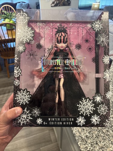 New box draculaura - new, in