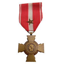 V13/10/25 (REF28983) CROSS OF MILITARY VALUE FRENCH MEDAL