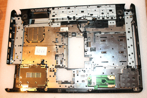 Dell inspiron 1750 - -, bottom