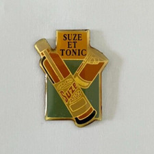 46 - Pin's BOTTLE OF SUZE ALCOHOL (Small Ice Cubes)