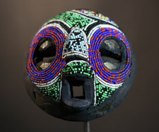 Masque africain en plastique