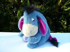 9 ⚜️ Disneyland Stuffed Blanket Heath 30 cm