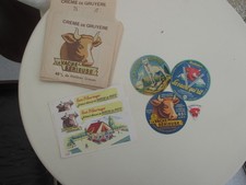 LA VACHE QUI RIT, LA VACHE SÉRIEUSE. étiquettes, sachets, buvard...