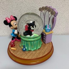 Décor boule à neige Disney Minnie Mouse Figaro rare d'occasion