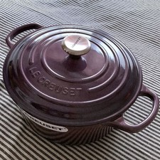 Le Creuset Cocotte Ronde 22cm Cassis - Durable Cast Iron Enameled Dutch Oven