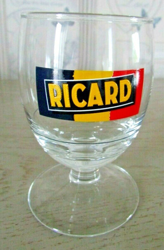 Ancien verre doseur sur - , pied