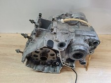 UNE PAIRE DE CARTER MOTEUR