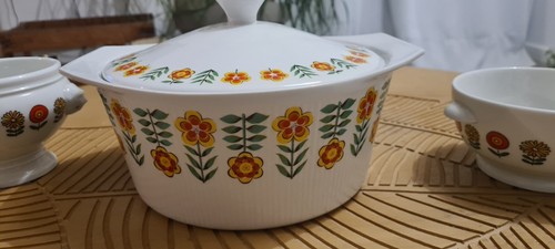 Lot pièces de vaisselle - 3,
