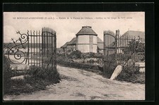 Old postcard Le Boullay-d ́Aschères, entrance to the farm of the Chateau - grilles en forge du  