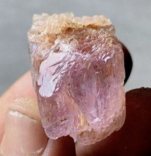 Cristal de kunzite naturel