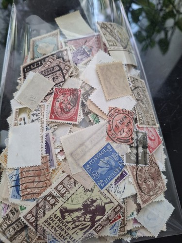 Lot plus 5000 timbres - lot,