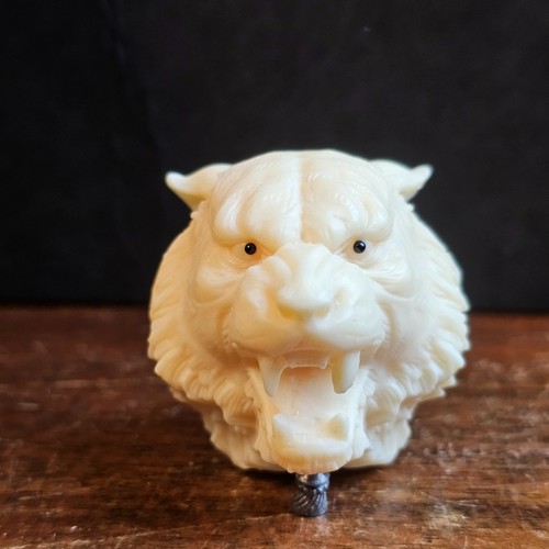 Netsuke lion taguanneuse - lion,
