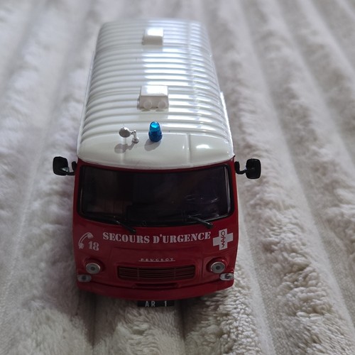 Hachette peugeot ambulance - hachette, j7