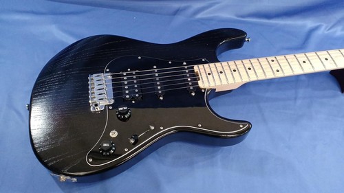 Guitare électrique solide