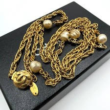 Collier logos CHANEL CC COCO