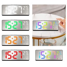 Réveil numérique moderne 12H