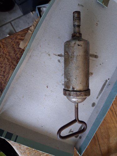 Ancien outil graissage - outil,