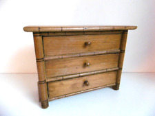 JOLIE COMMODE DE POUPÉE