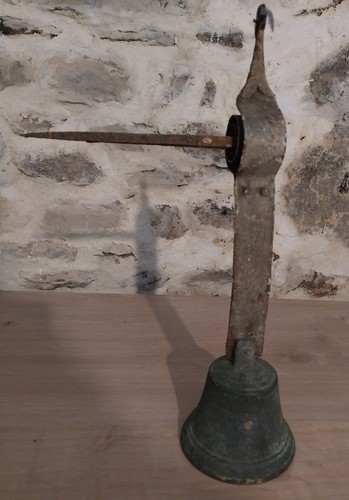 Petite cloche ancienne - ,