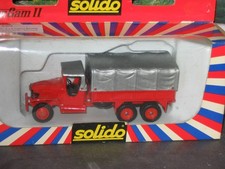 Camion plateau bâché avec