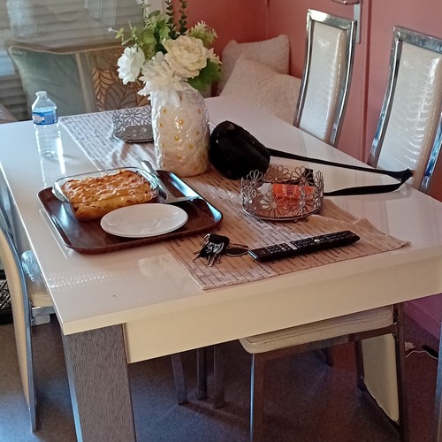 Table rectangulaire blanche
