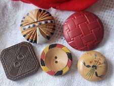 Lot 5 boutons anciens en bois