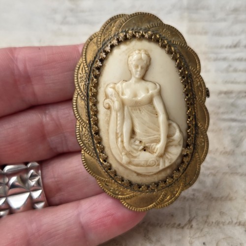 Grande broche vintage - broche, madame