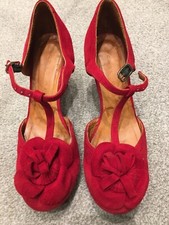 Chaussures en daim rouge Chie