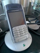 Téléphone GSM Sony Ericsson P900 gris dans son emballage d'origine (batterie HS)