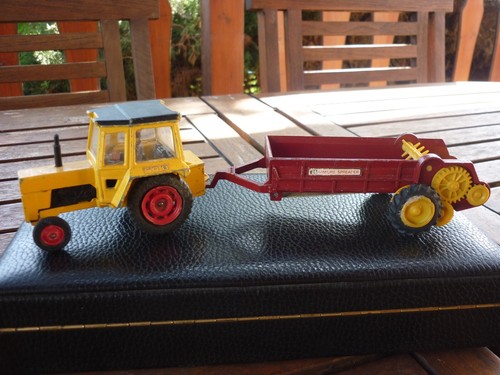 Lot corgi massey - lot.,