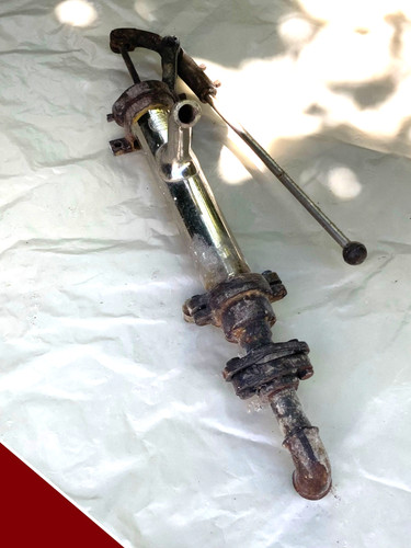 Ancienne petite pompe - -,