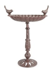 Un bain d'oiseaux en fonte sur