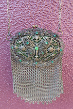 ORNATE ANTIQUE ART NOUVEAU GREEN RHINESTONE BUTTERFLY MOTIF MESH PURSE BAG