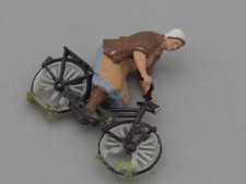 Women on bike - H0 scale