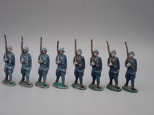 QUIRALU HELMET ADRIAN PARADE 8 SOLDIERS WITH RIFLE LOT 3