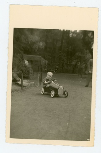 Photo snapshot pedal car - photo,