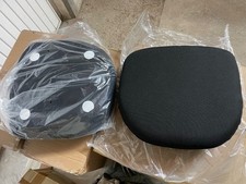 Coussin noir pour fauteuil