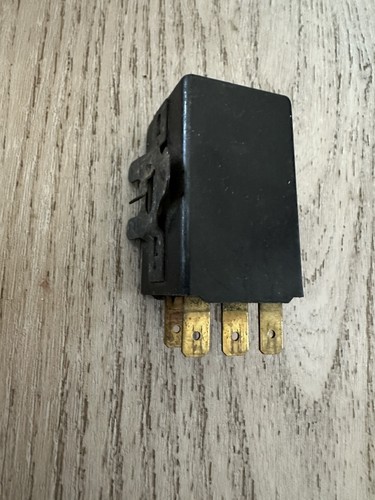 Volvo flasher relay 142 144 - 142,