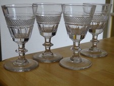 4 ANCIENS VERRES APERITIF
