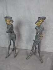 PAIRE DE CHANDELIERS dans le