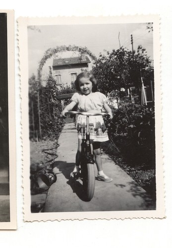 Petite fille vélo jardin - vélo,