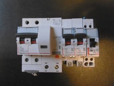 DISJONCTEUR C-32 A + BLOC DIFFERENTIEL 30mA+ C 2A + C 16A + CT jour/nuit LEGRAND